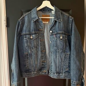 Levi’s trucker jacket